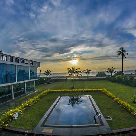 Hotel Calypso Sunset Iranawila Esterno foto