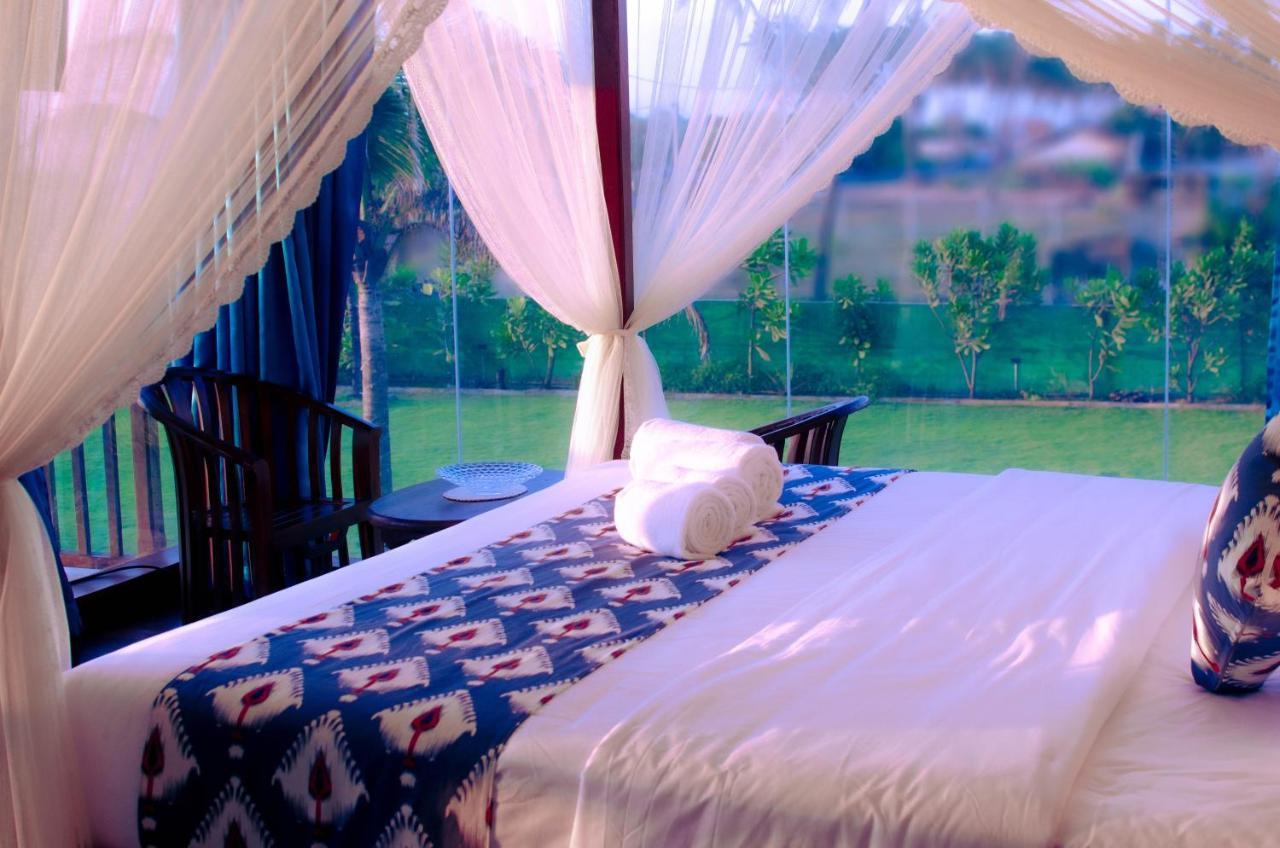 Hotel Calypso Sunset Iranawila Esterno foto
