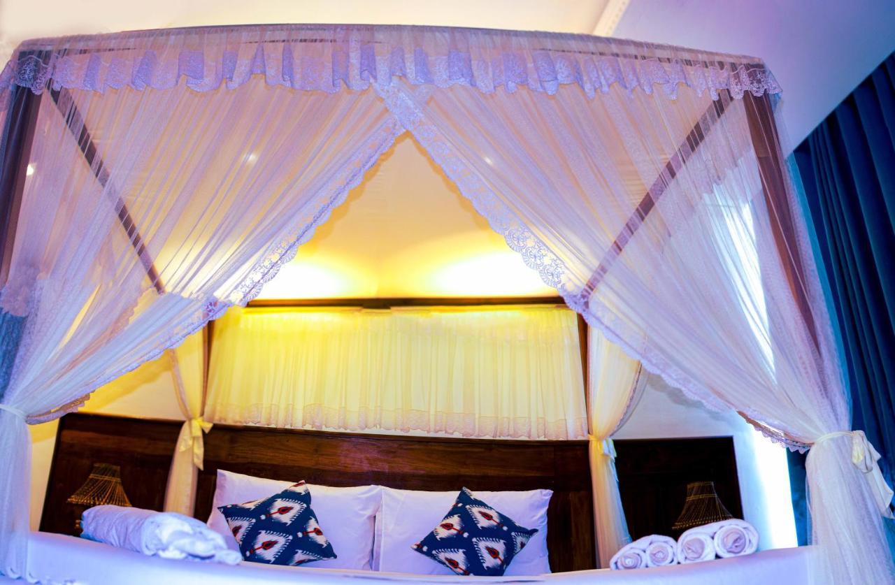 Hotel Calypso Sunset Iranawila Esterno foto