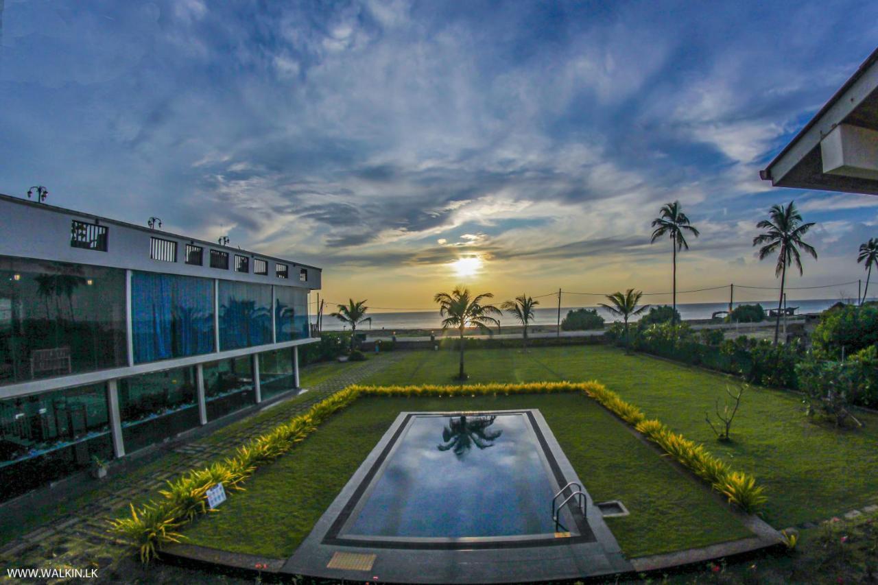 Hotel Calypso Sunset Iranawila Esterno foto