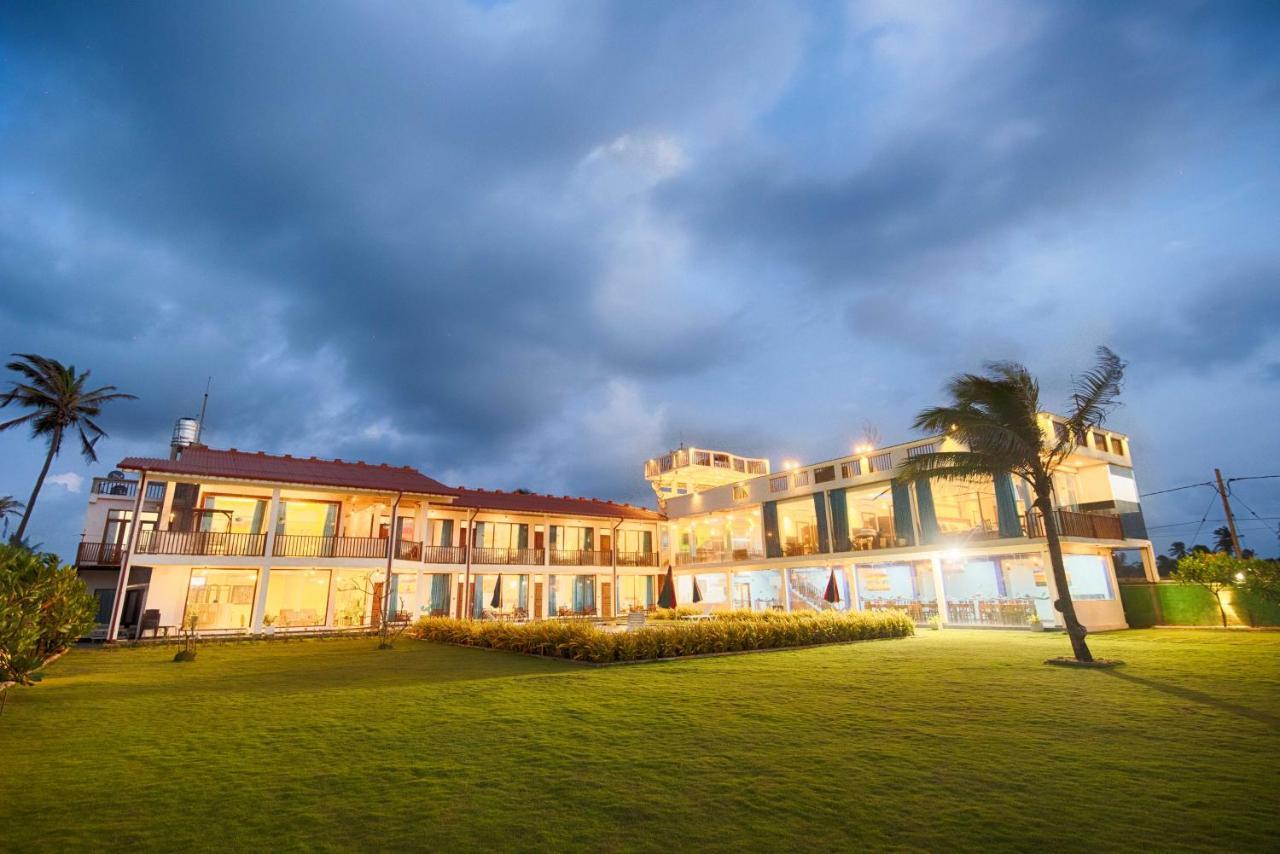 Hotel Calypso Sunset Iranawila Esterno foto