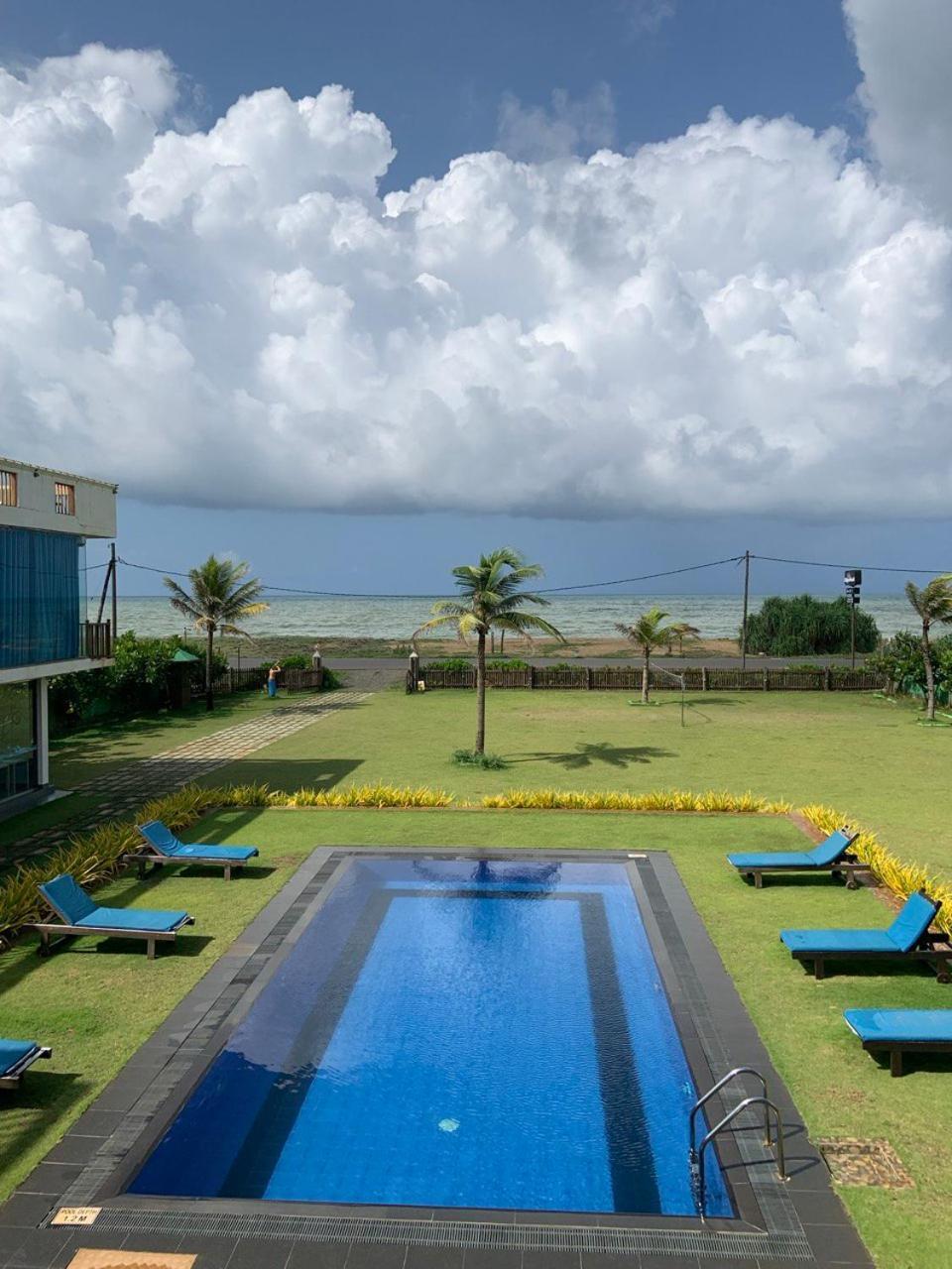 Hotel Calypso Sunset Iranawila Esterno foto